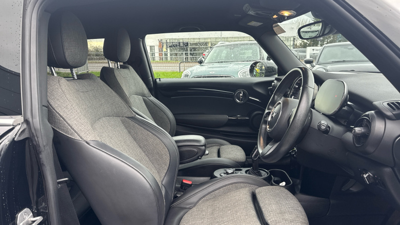 MINI Hatchback 135kW Cooper S Level 2 33kWh 3dr Auto Electric Hatchback